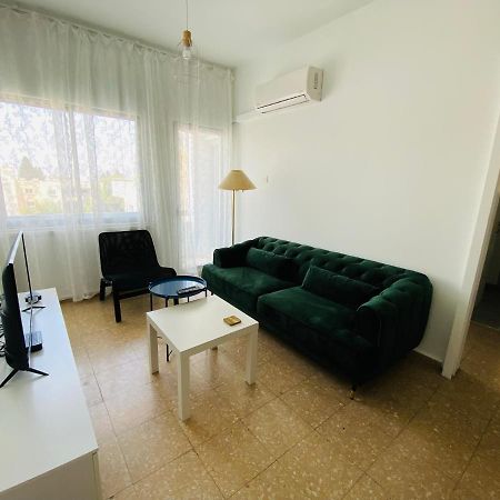 Simple One Bedroom Flat In Engomi ภายนอก รูปภาพ