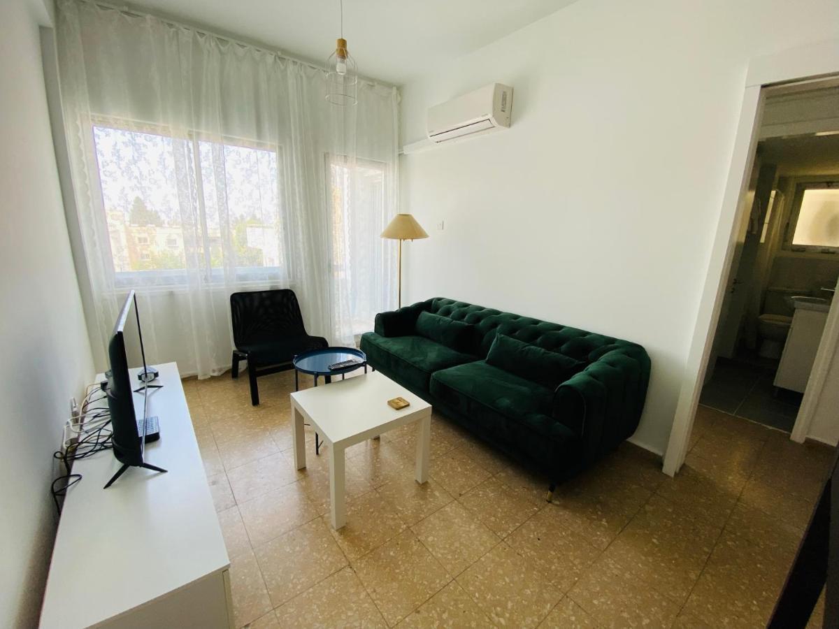 Simple One Bedroom Flat In Engomi ภายนอก รูปภาพ